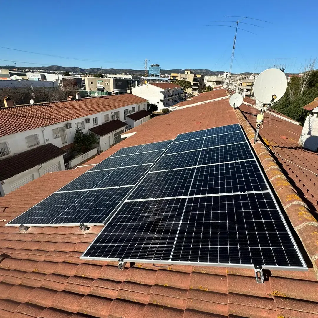 Instal·lació fotovoltaica de 4,05 kW - Sant Pere de Ribes (Barcelona)